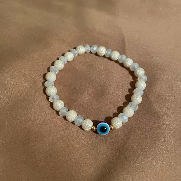 🧿 Off White Glass Peals with Crystals Evil Eye Protective Bracelet - Picture 1 of 5